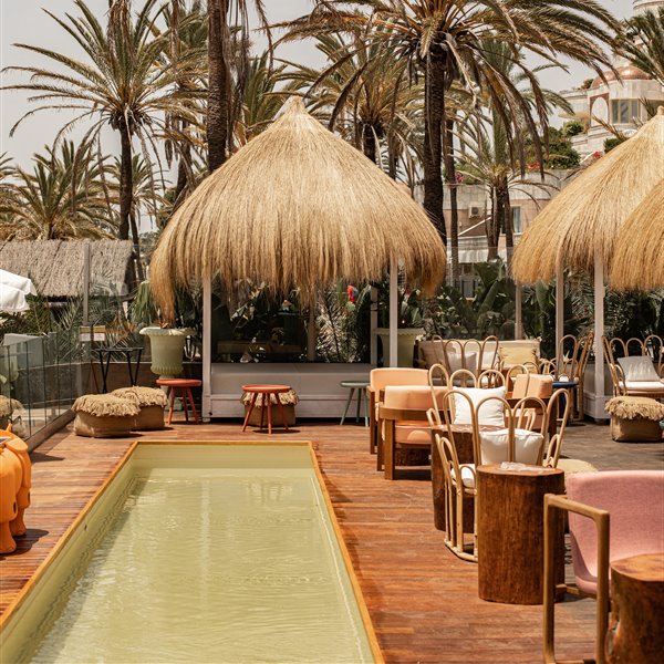 Así es el espectacular 'beach club' que ha inaugurado el grupo Salvaje en Marbella
