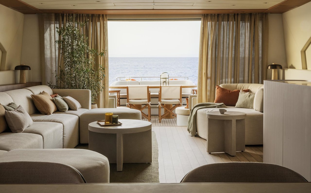 Un yate con interiorismo de lujo