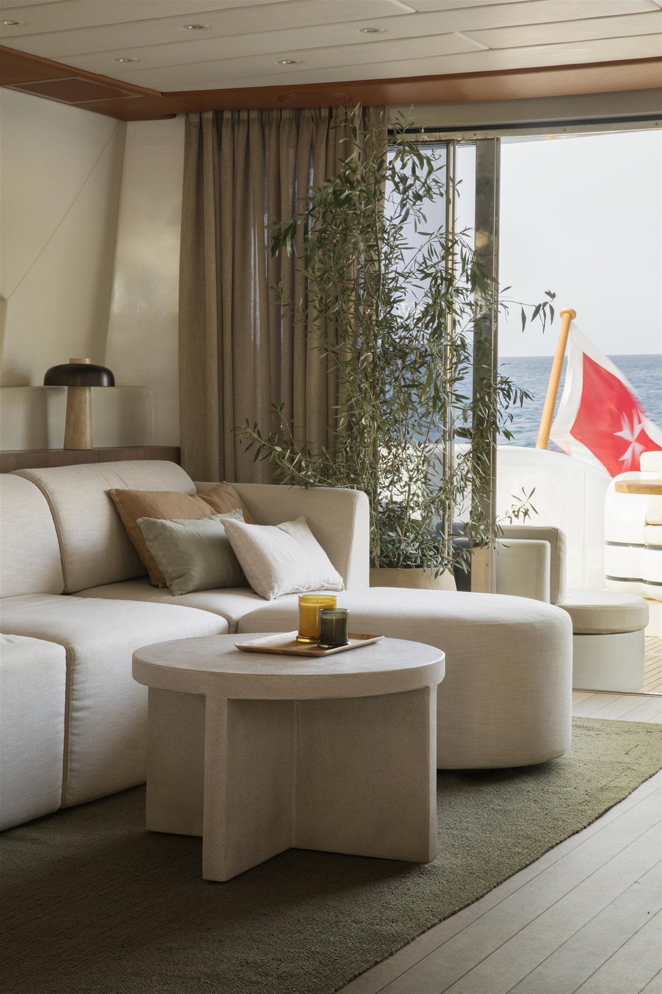 Un yate con interiorismo de lujo
