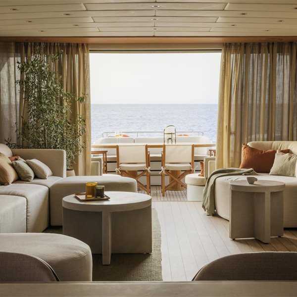 Un yate con interiorismo de lujo