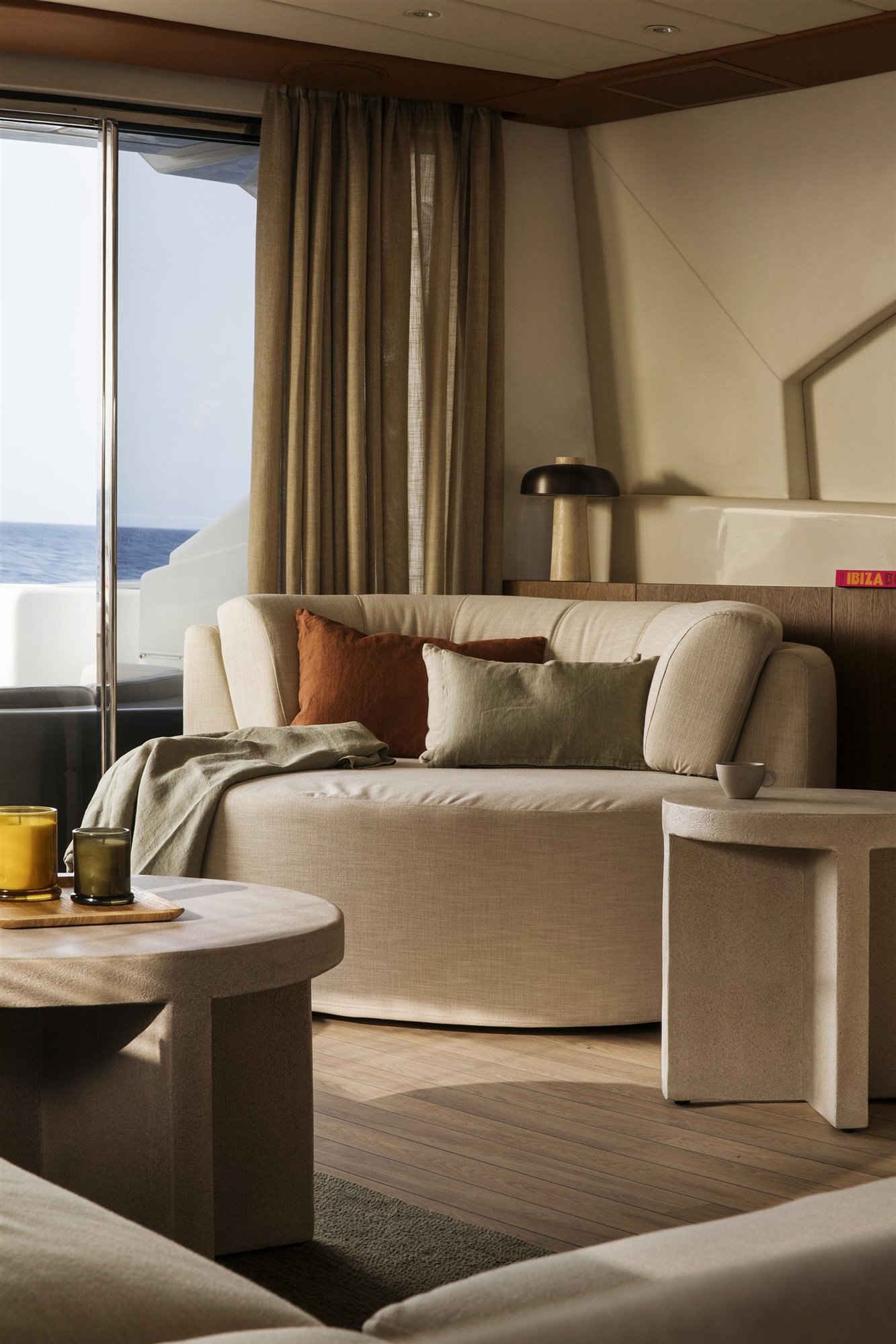 Un yate con interiorismo de lujo