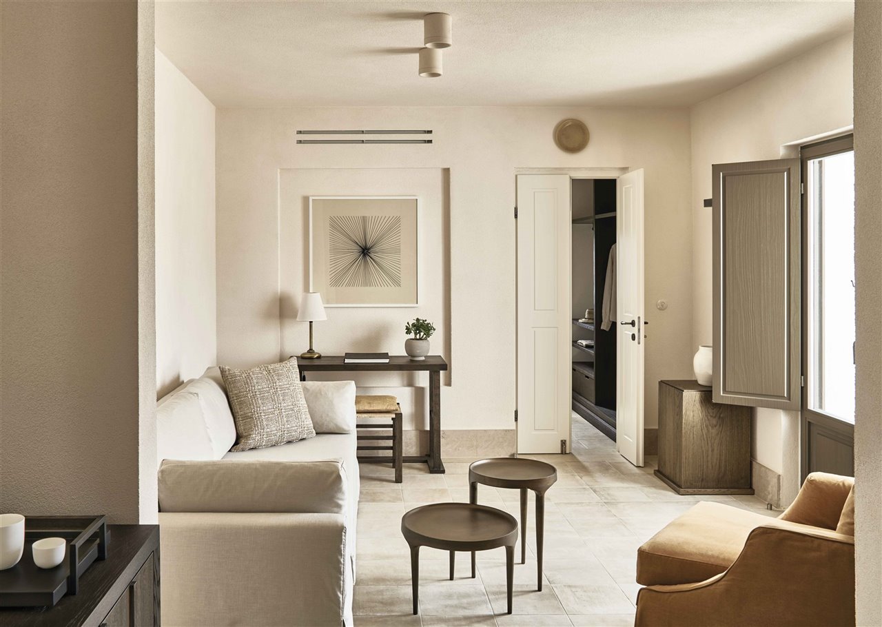 Cada pieza de mobiliario y decoración –que incluye artesanía local, diseño contemporáneo y motivos de inspiración africana– ha sido selecionada para crear un conjunto armónico.
