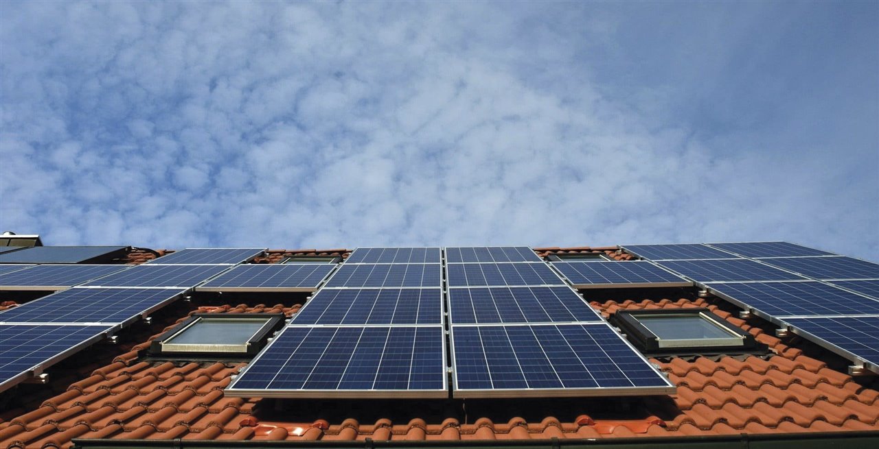 Instalación fotovoltaica de cubierta de SolarProfit, firma que se encarga de todo el proyecto, incluyendo la financiación.