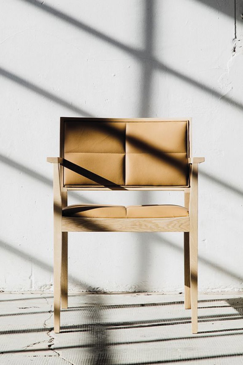 El estudio de diseño Lievore Altherr Molina ha elegido la madera maciza de haya para la silla Manila, de Andreu World.