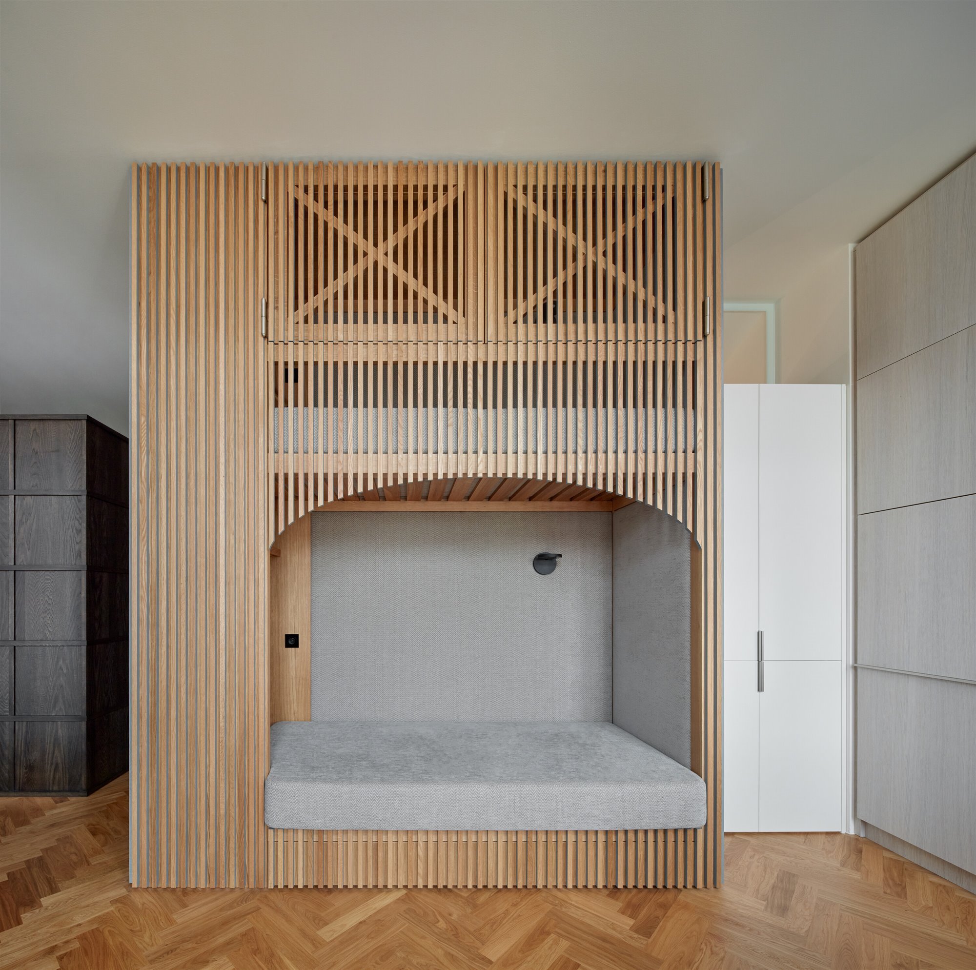 ora-living-in-a-box-boysplaynice-15