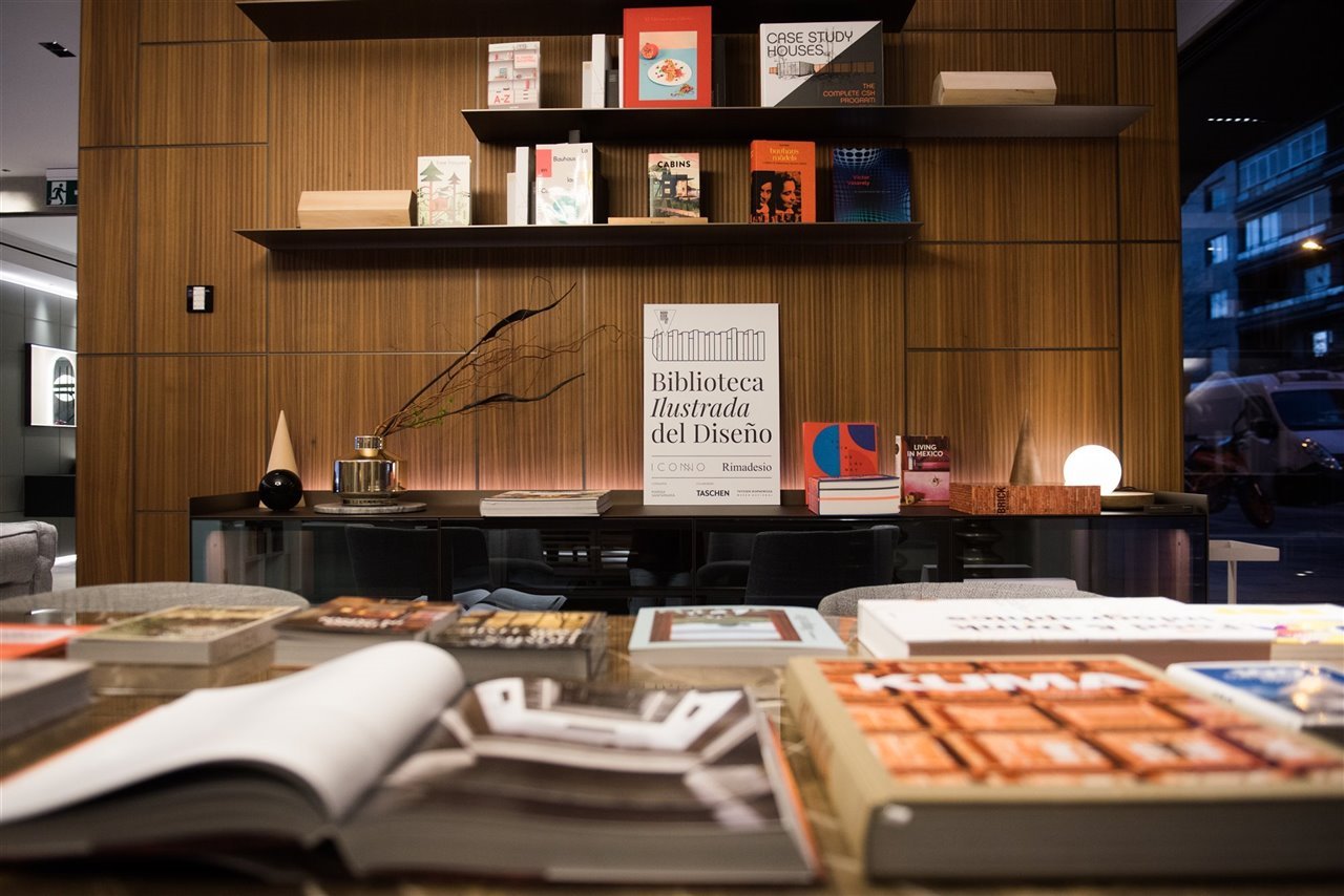 Si tienes todos los libros repartidos por la casa, ha llegado la hora de invertir en una librería. 