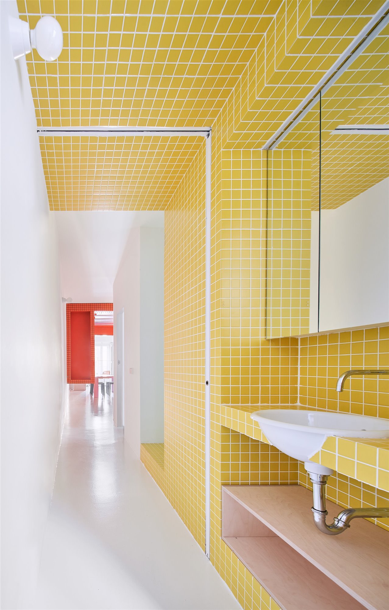 Así se convirtieron dos apartamentos turísticos en un piso para teletrabajar en el centro de Madrid
