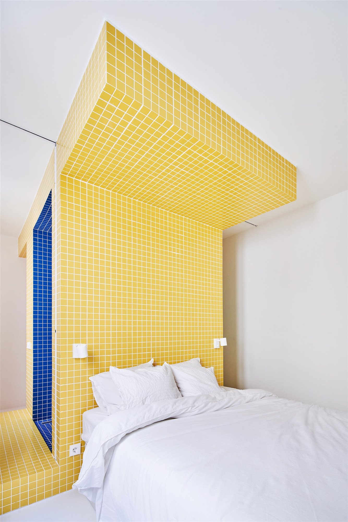 Así se convirtieron dos apartamentos turísticos en un piso para teletrabajar en el centro de Madrid