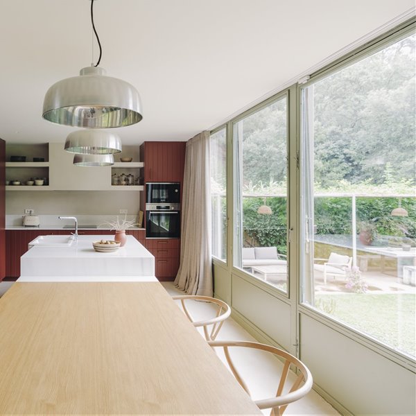Esta romántica casa no está en la campiña inglesa sino a las afueras de Barcelona