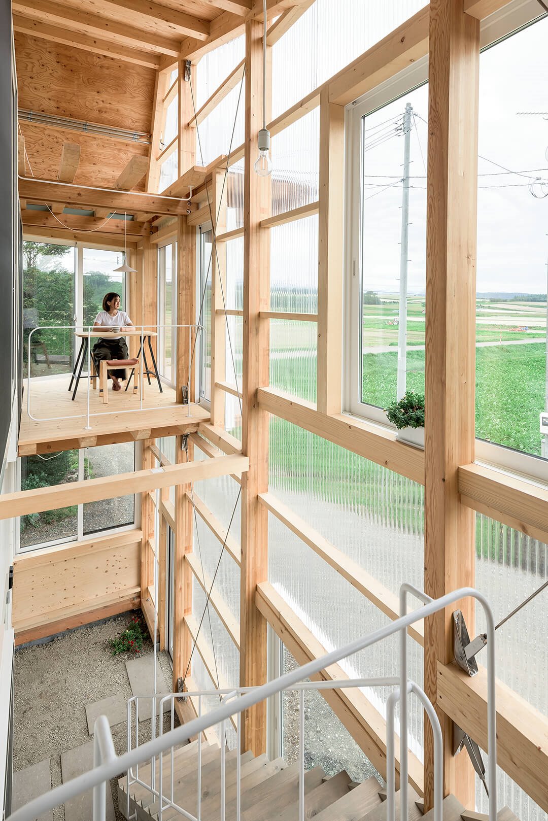 La Deformed Roof House, de Furano by Yoshichika Takagi + Associates in Furano, en Japón. 