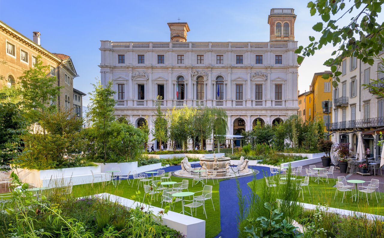 La Piazza Vecchia de Bergamo Alta, el núcleo histórico, es el corazón del festival de paisajismo I Maestri del Paesaggio