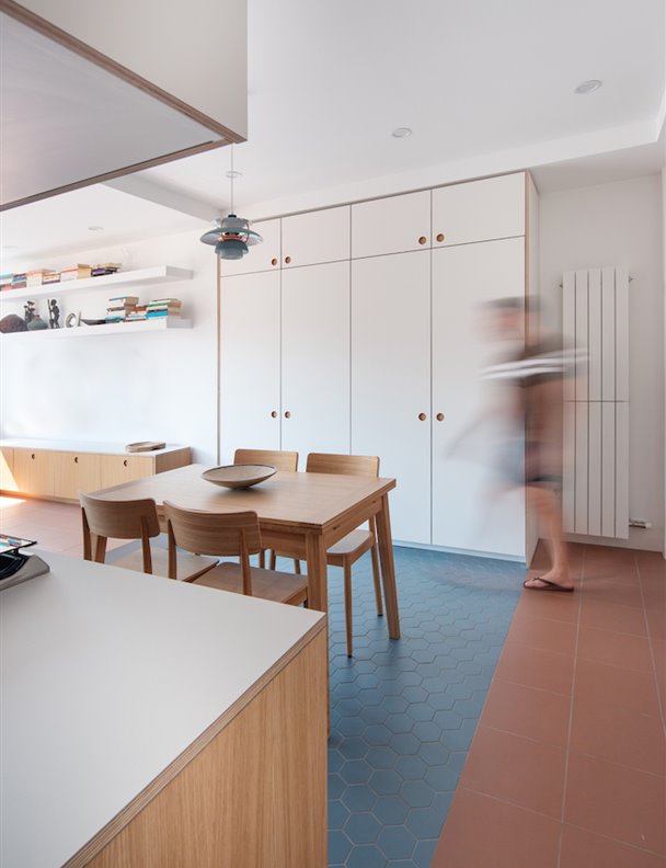 Este mini apartamento en Barcelona demuestra el poder de las pequeñas reformas