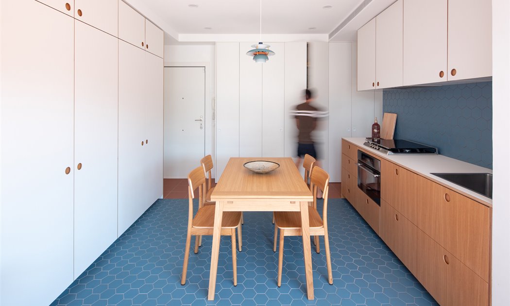 Este mini apartamento en Barcelona demuestra el poder de las pequeñas reformas