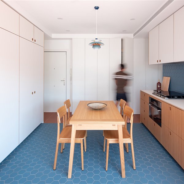 Este mini apartamento en Barcelona demuestra el poder de las pequeñas reformas