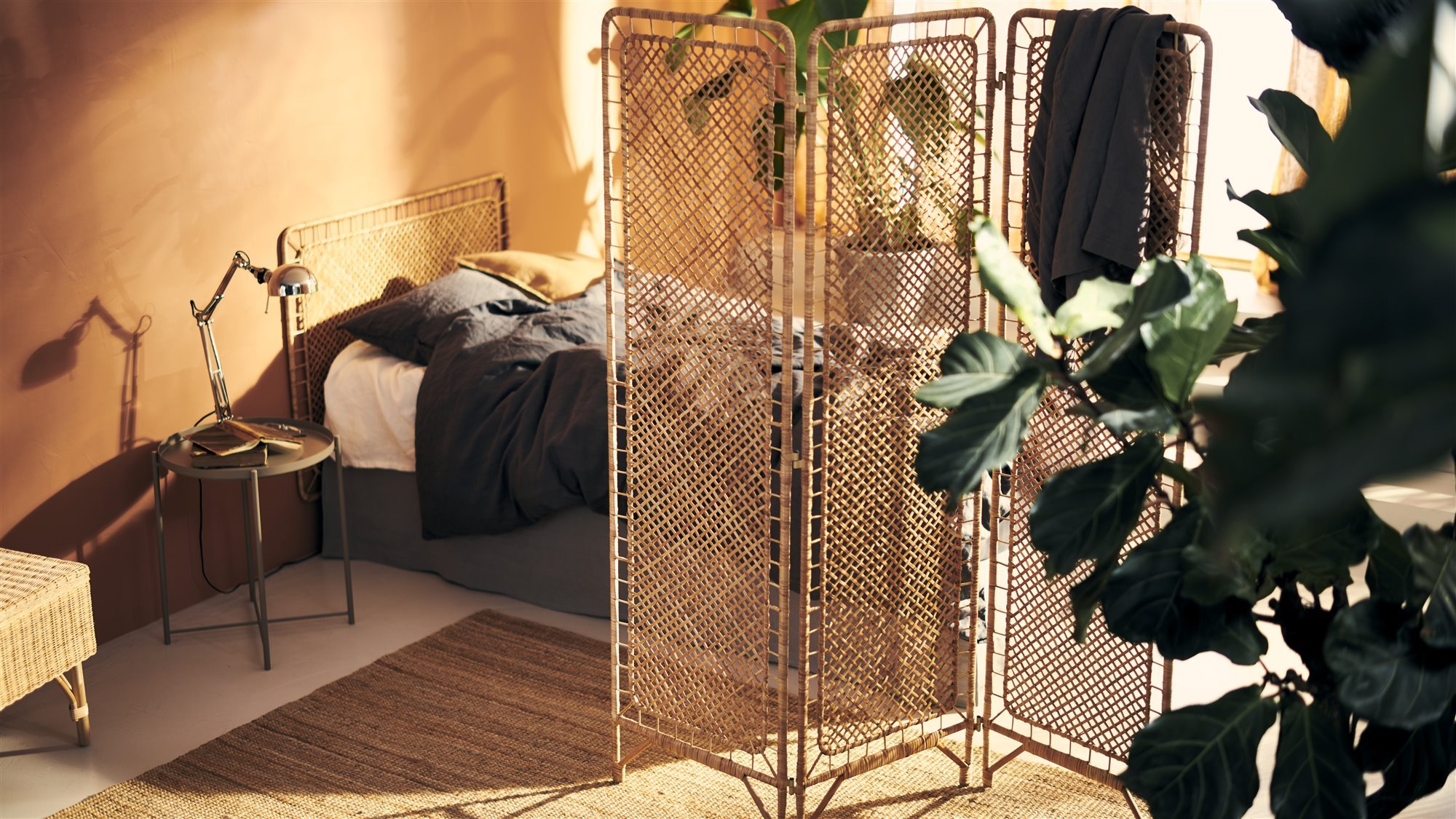 colección Tolkning ikea materiales naturales dormitorio