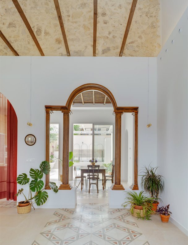 La reforma de esta casa de pueblo CENTENARIA conserva su pasado pero mirando al futuro