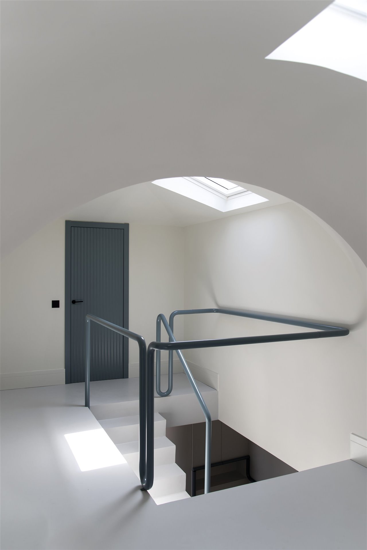Escalera de la vivienda TMMS3 en Madrid, de Plutarco 