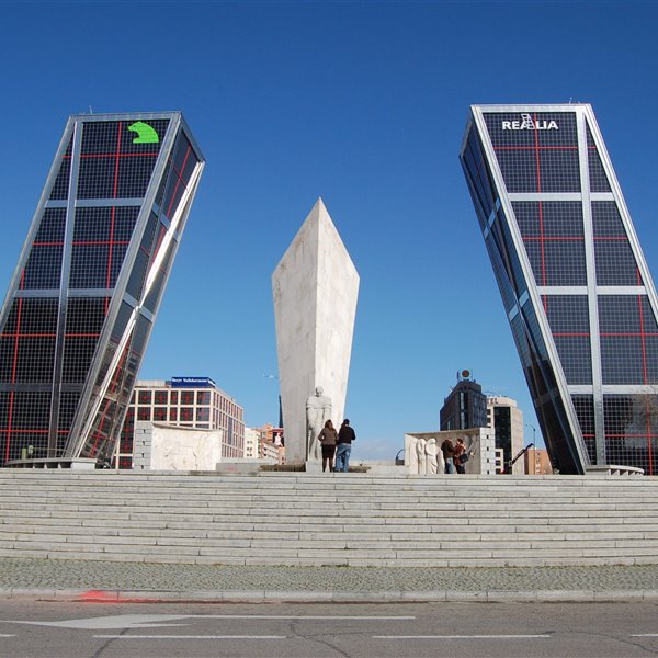 Siete cosas que no sabías de las Torres KIO de Madrid