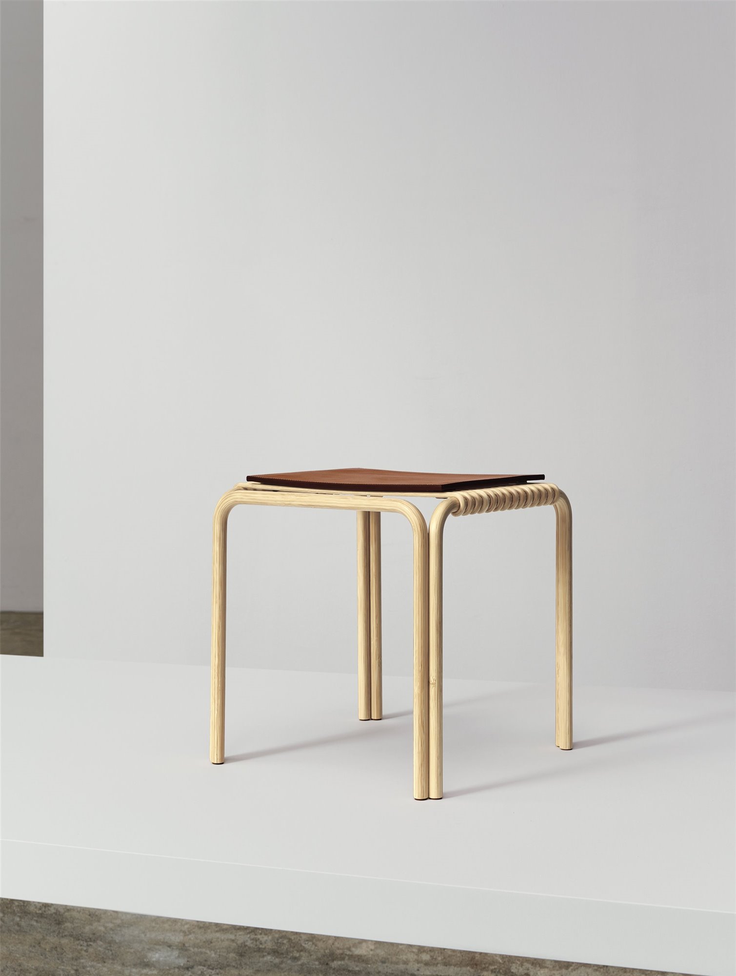 Karumi-stool-Hermes-©Hugo-Mapelli