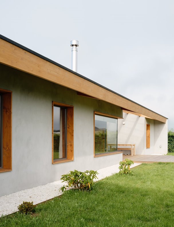 Esta casa de campo en Asturias demuestra que con un presupuesto ajustado se puede conseguir poesía arquitectónica