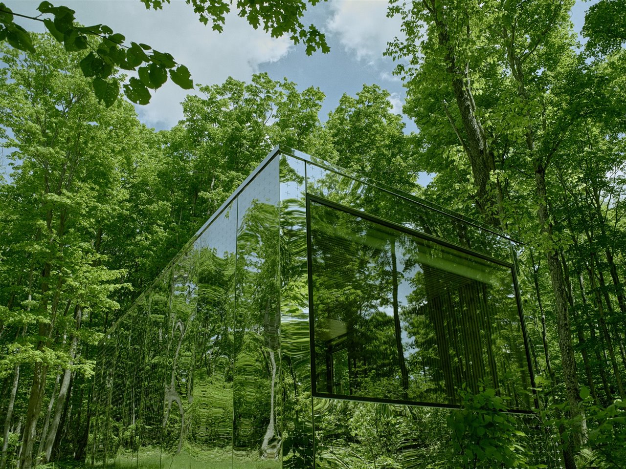 La fachada reflectante permite a las cabañas fusionarse con el paisaje