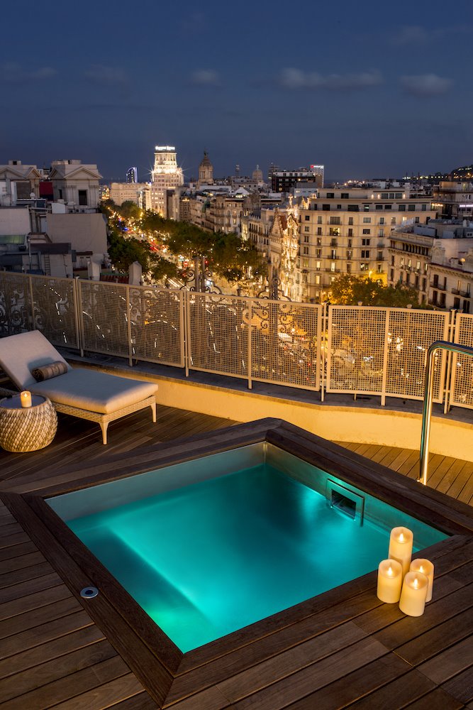 Las dos terrazas disponen de jacuzzis climatizados.