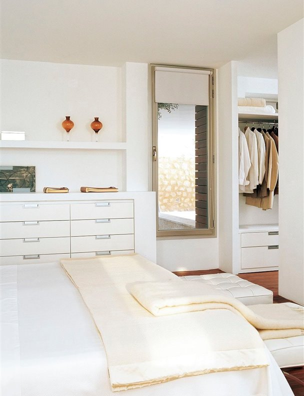 Cambio de armario: cómo organizar un vestidor tan cómodo como práctico