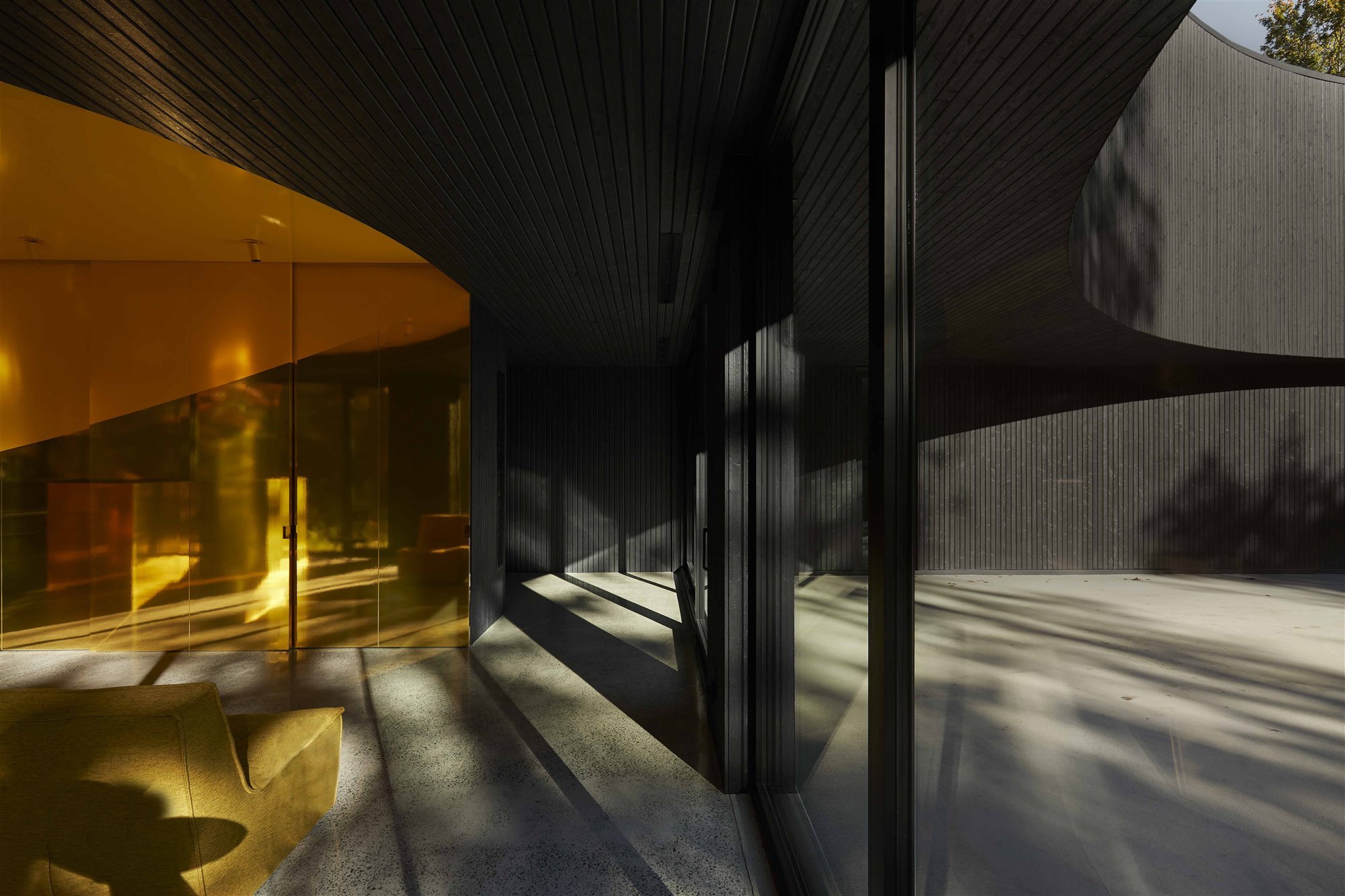Casa en el bosque. Con el exterior