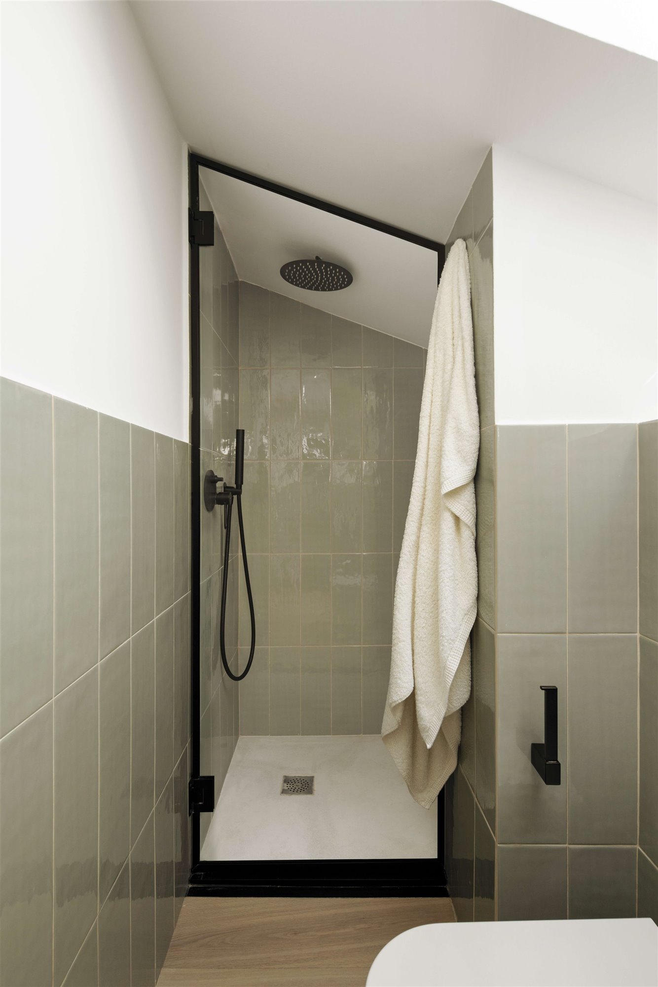 CALDETES John Brown Projects  baño. CALDETES John Brown Projects baño