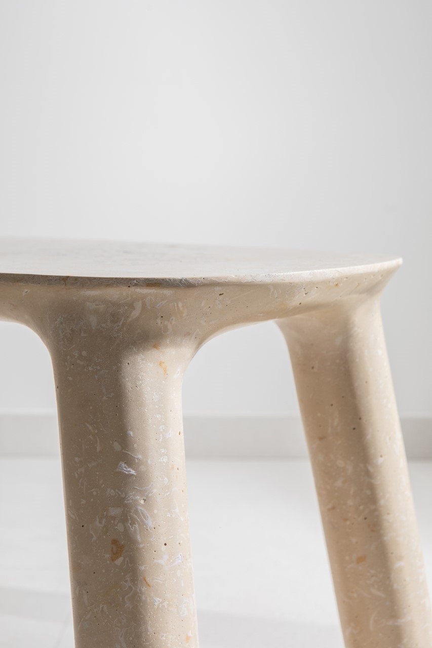 La mesa presenta una alta resistencia demostrada y, además, puede fabricarse en un amplio abanico de acabados estéticos. 
