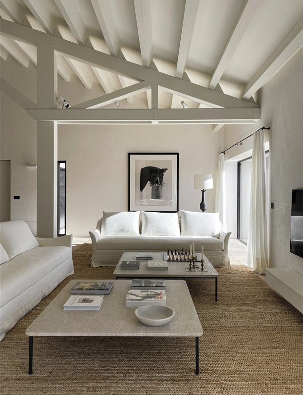 Una nueva casa de campo en Segovia con un interiorismo tranquilo y "para toda la vida"