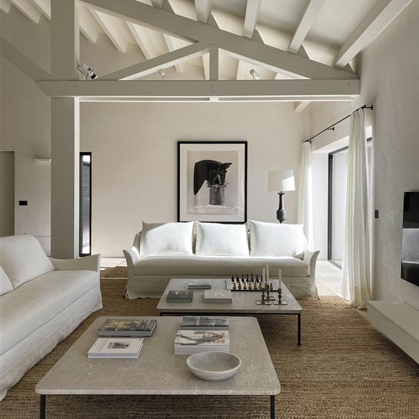 Una nueva casa de campo en Segovia con un interiorismo tranquilo y "para toda la vida"