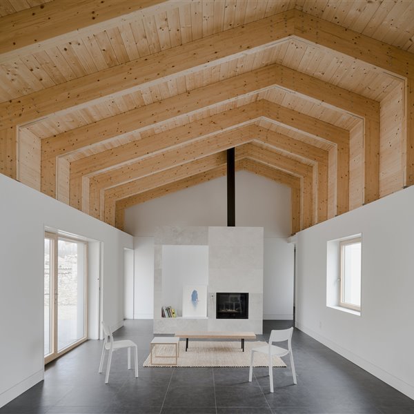La nueva y moderna vida de una casa rural de piedra en Segovia