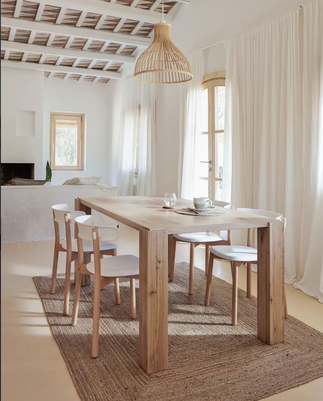 Mesa Deyanira, de Kave Home.