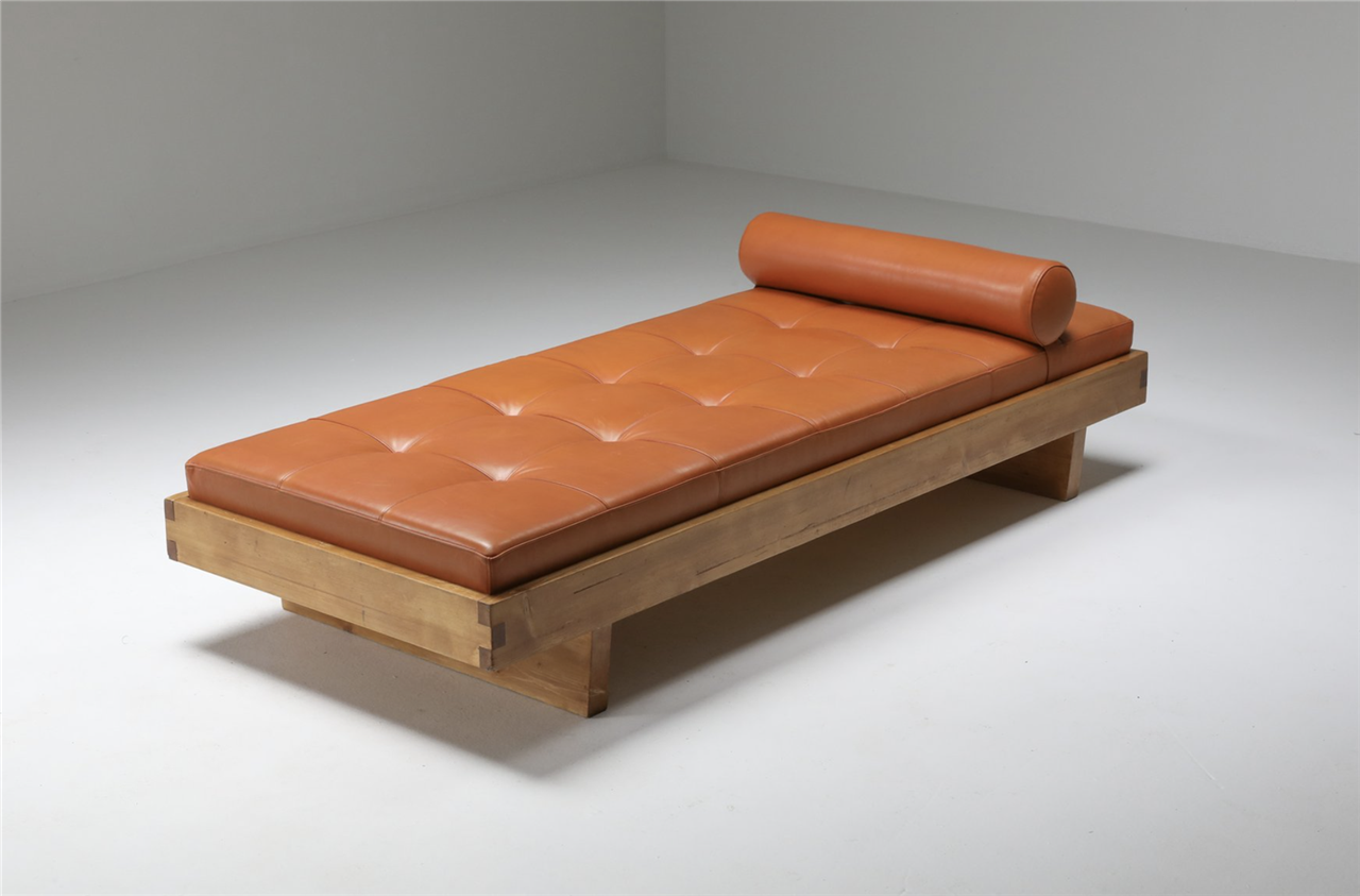 Sofá cama de Charlotte Perriand.