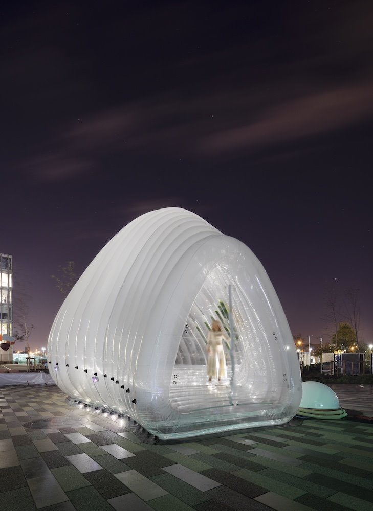 Air Bubble, burbuja purificadora de aire, instalación de ecoLogicStudio en la conferencia sobre el cambio climático COP26 de Glasgow, 2021. Foto: NAARO