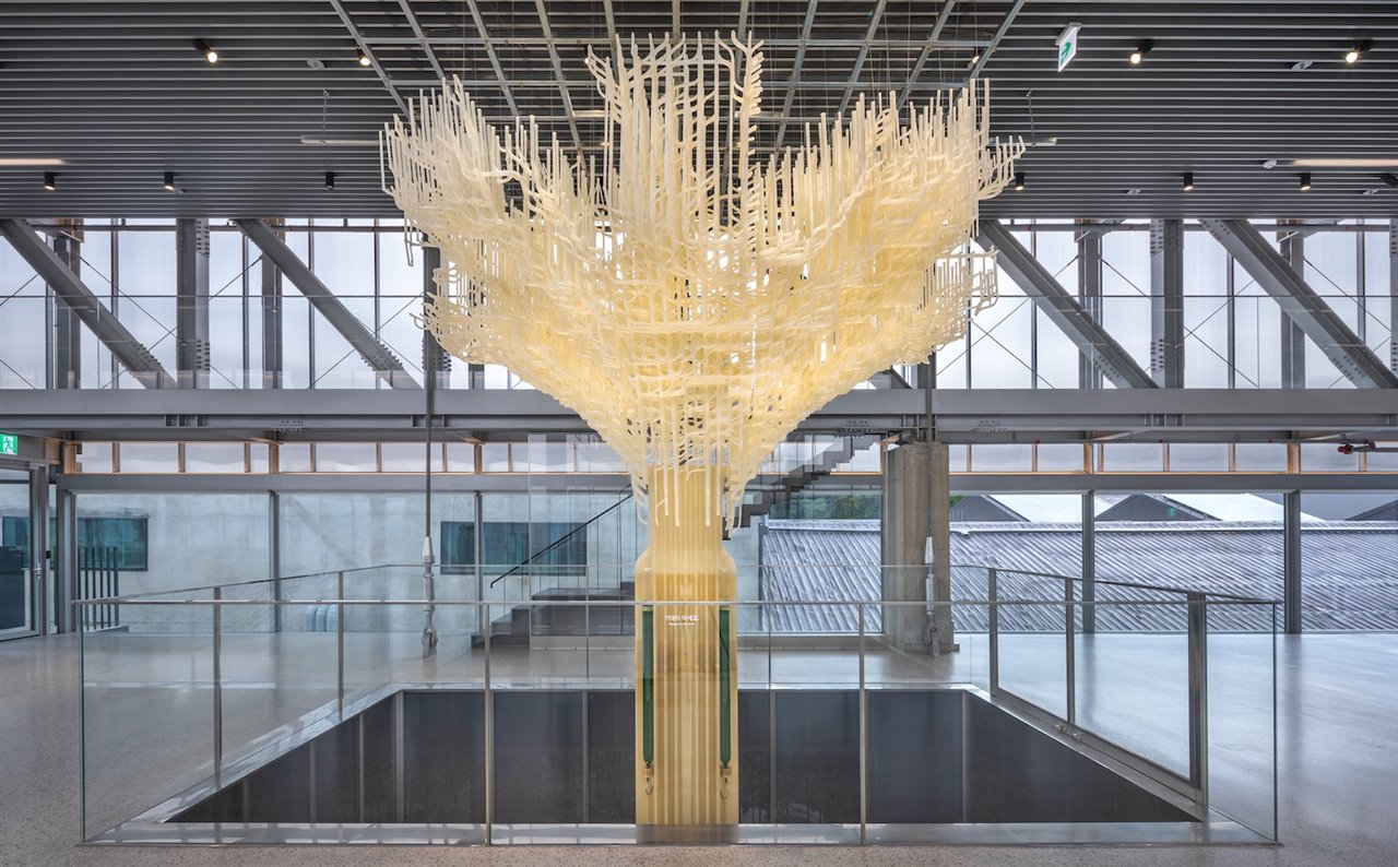 Instalación Tree.ONE en Hyundai Motor Studio, Busan (Corea del Sur), 2022, ecoLogicStudio.