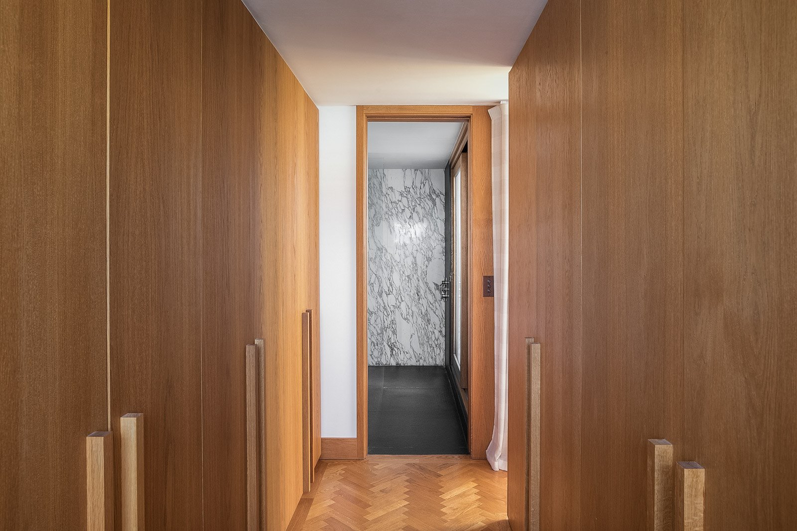 pasillo madera penthouse londres 
