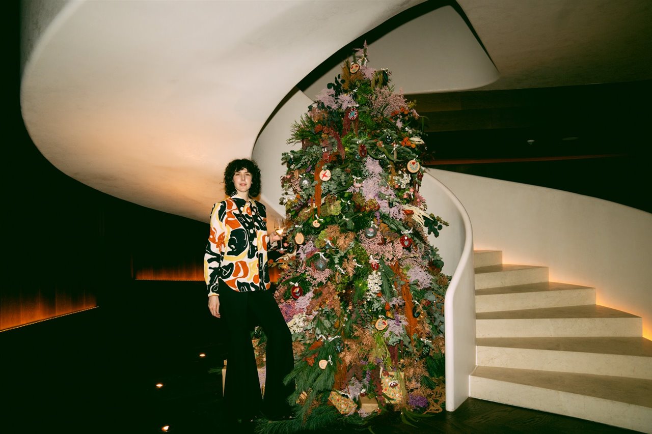 El árbol de Brianda Fitz-James Stuart para The Edition está ubicado a la entrada del hotel. 