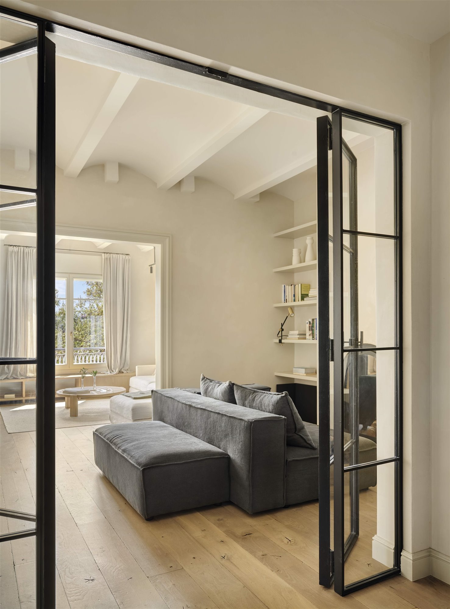 Conti Cert salon