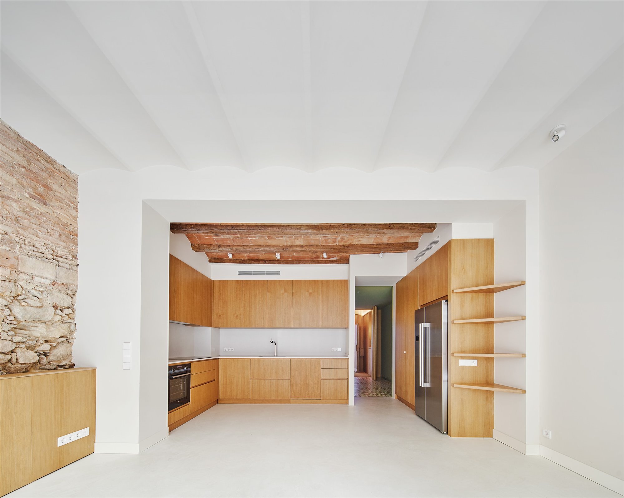 Cocina abierta madera ladrillo septiembre arquitectura