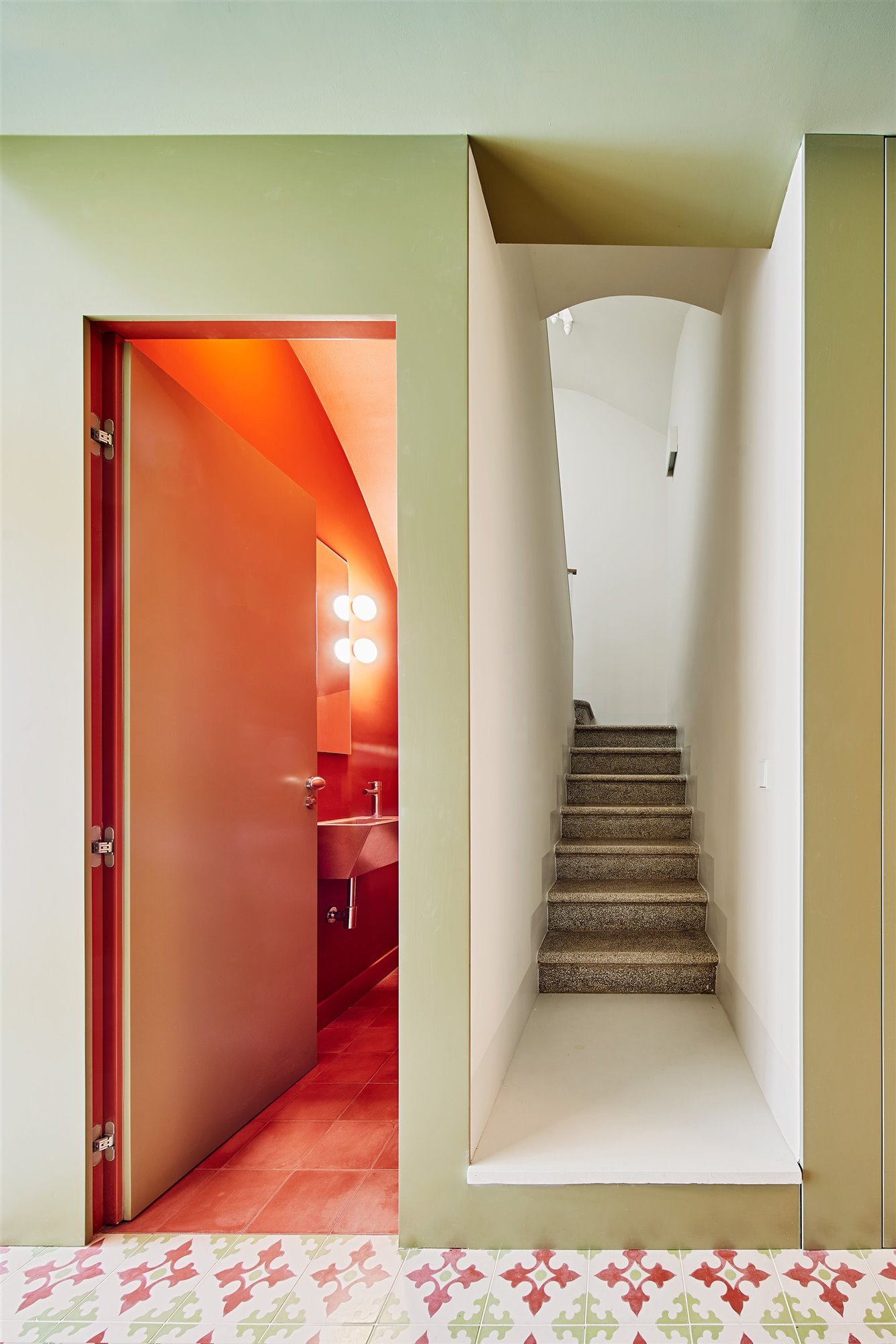Escalera y baño septiembre arquitectura