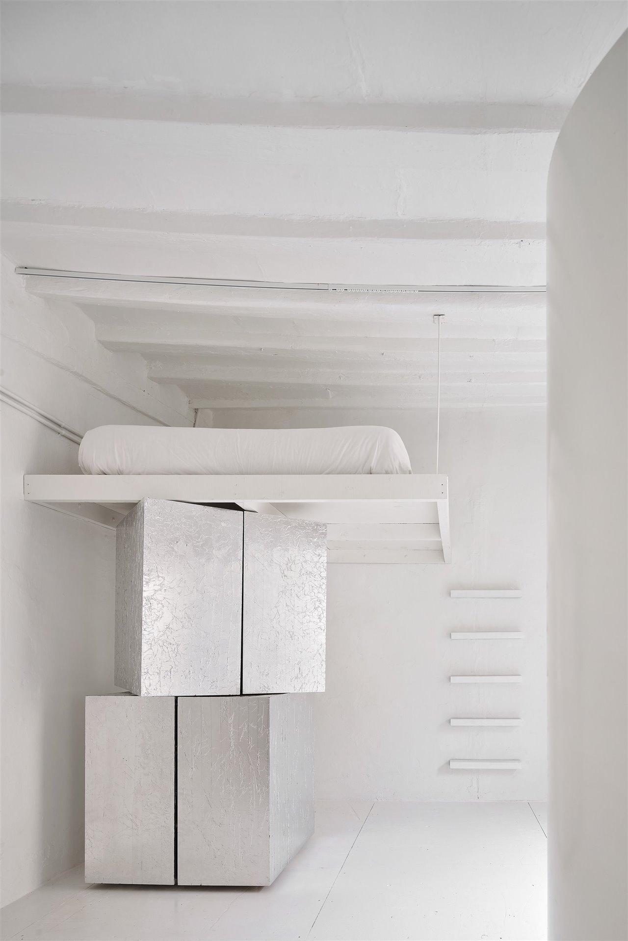 La segunda casa de Laynez en el edificio de Barcelona la diseñó él mismo, ya por su cuenta, como piso-estudio personal. Foto: José Hevia