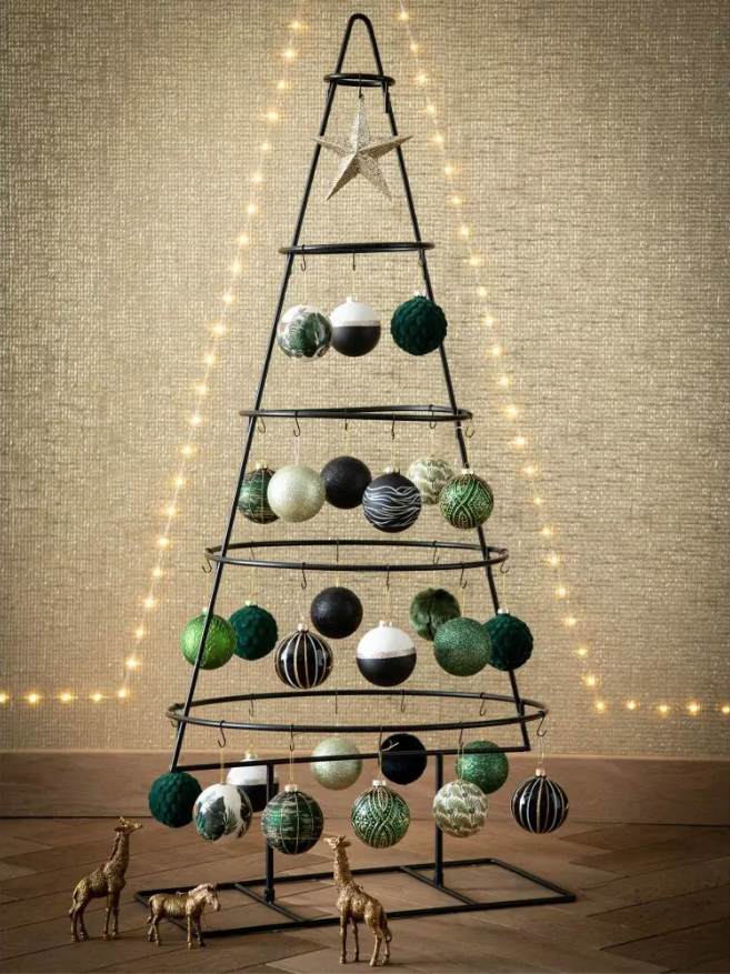 El árbol más minimalista en metal negro
