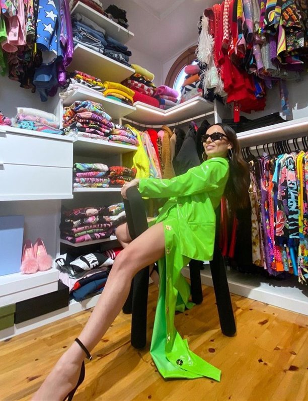 Así es la colorista casa de María Escoté, un espacio lleno de vida y personalidad