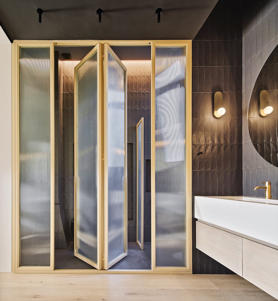 casa the bruc cometa architects Baño-en-suite-con-mamparas-hechas-a-medida-reformas-tc-interiors
