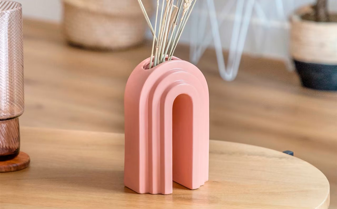 Macetero rosa en Kave Home.