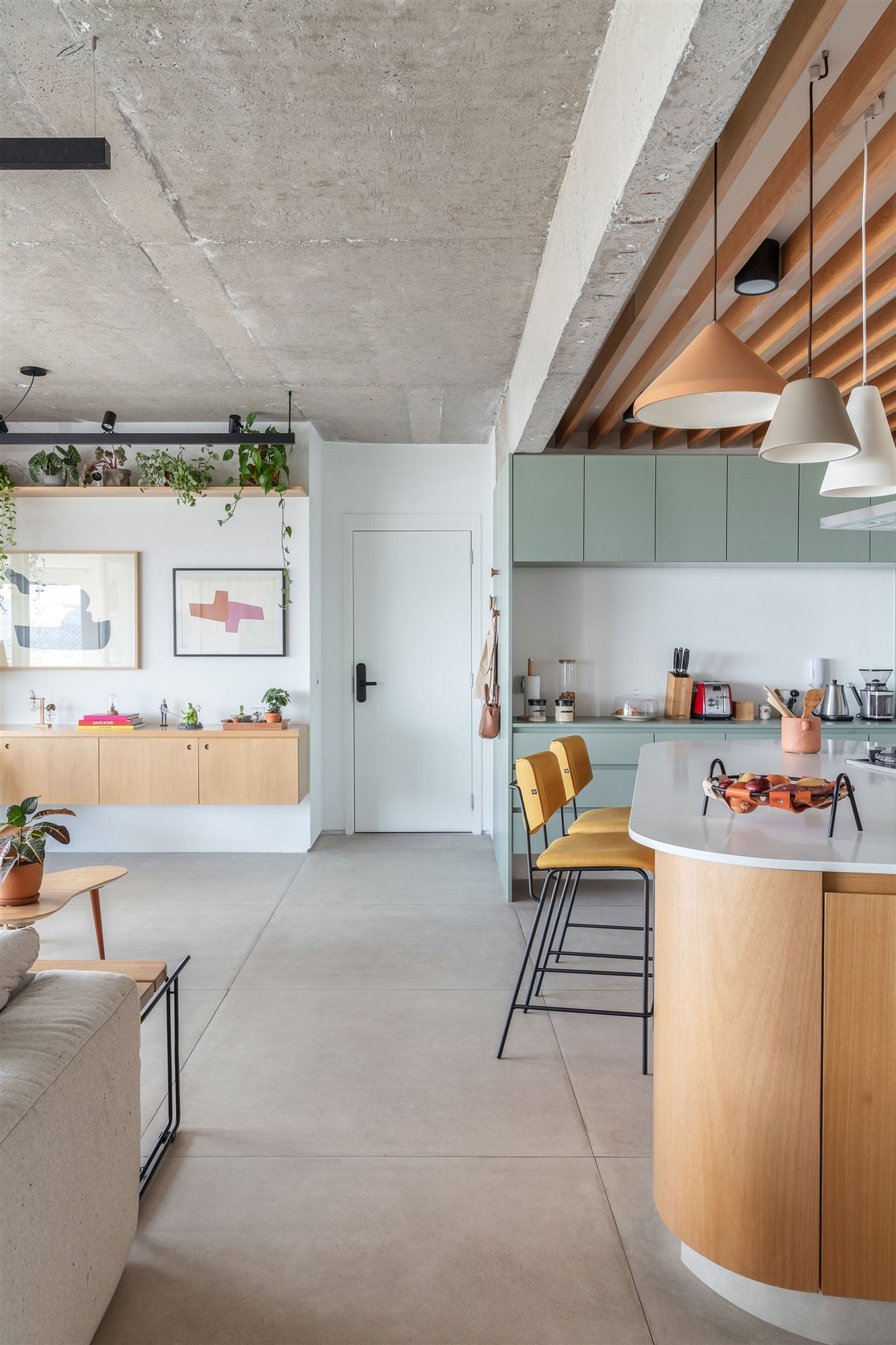 Estúdio BRA Arquitetura - Apartamento Pepyra - foto Maura Mello (6). Dos cubos de carpintería verde