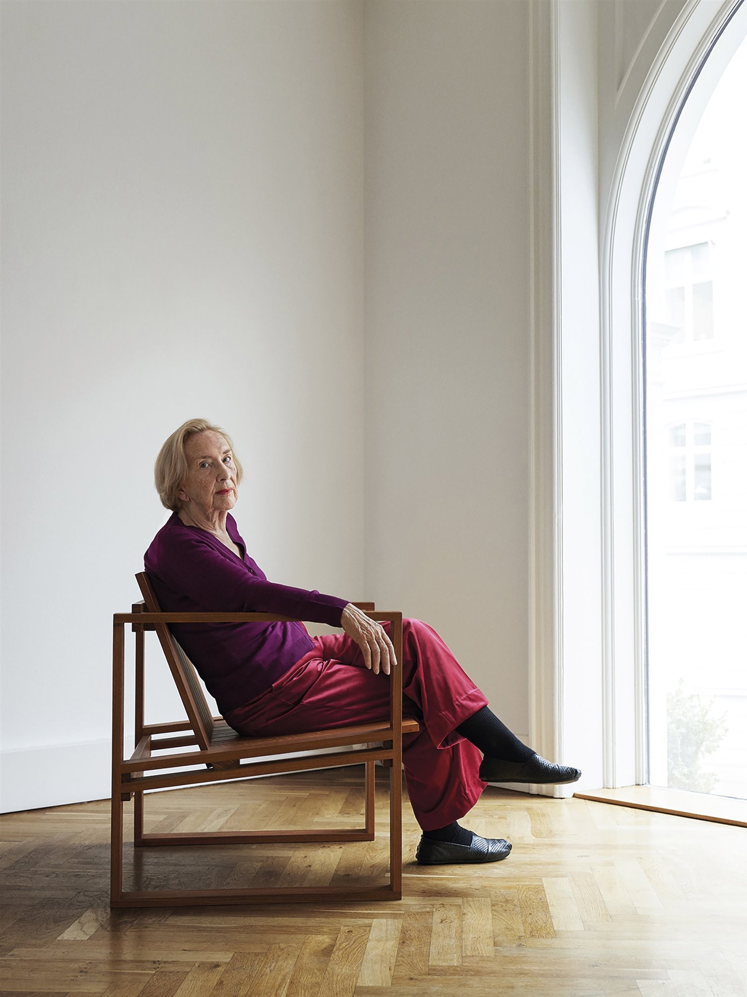 Architect-Bodil-Kjaer-BK11chair-Carl-Hansen-And-Son-2
