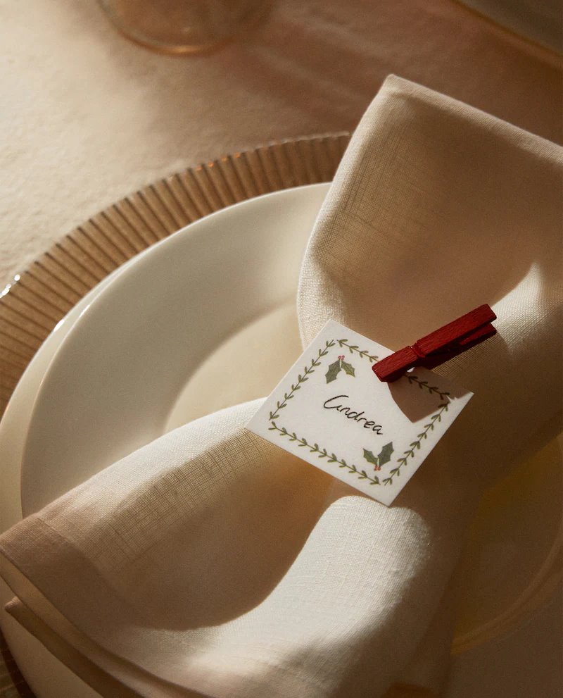 Si escribes las tarjetas a mano, el resultado será más personalizado. Propuesta de Zara Home. 